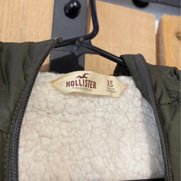 Hollister vest - Picture 3 of 3